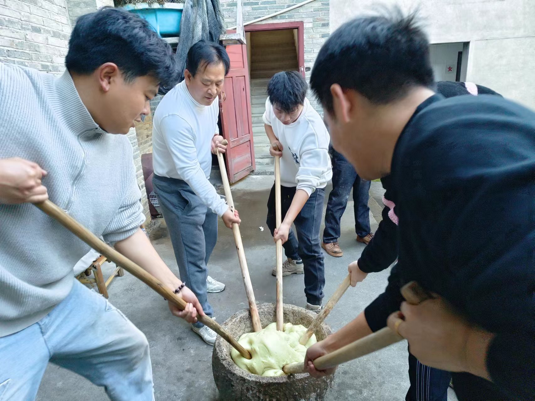 易順建工集團：體驗黃粿制作，傳承傳統(tǒng)文化