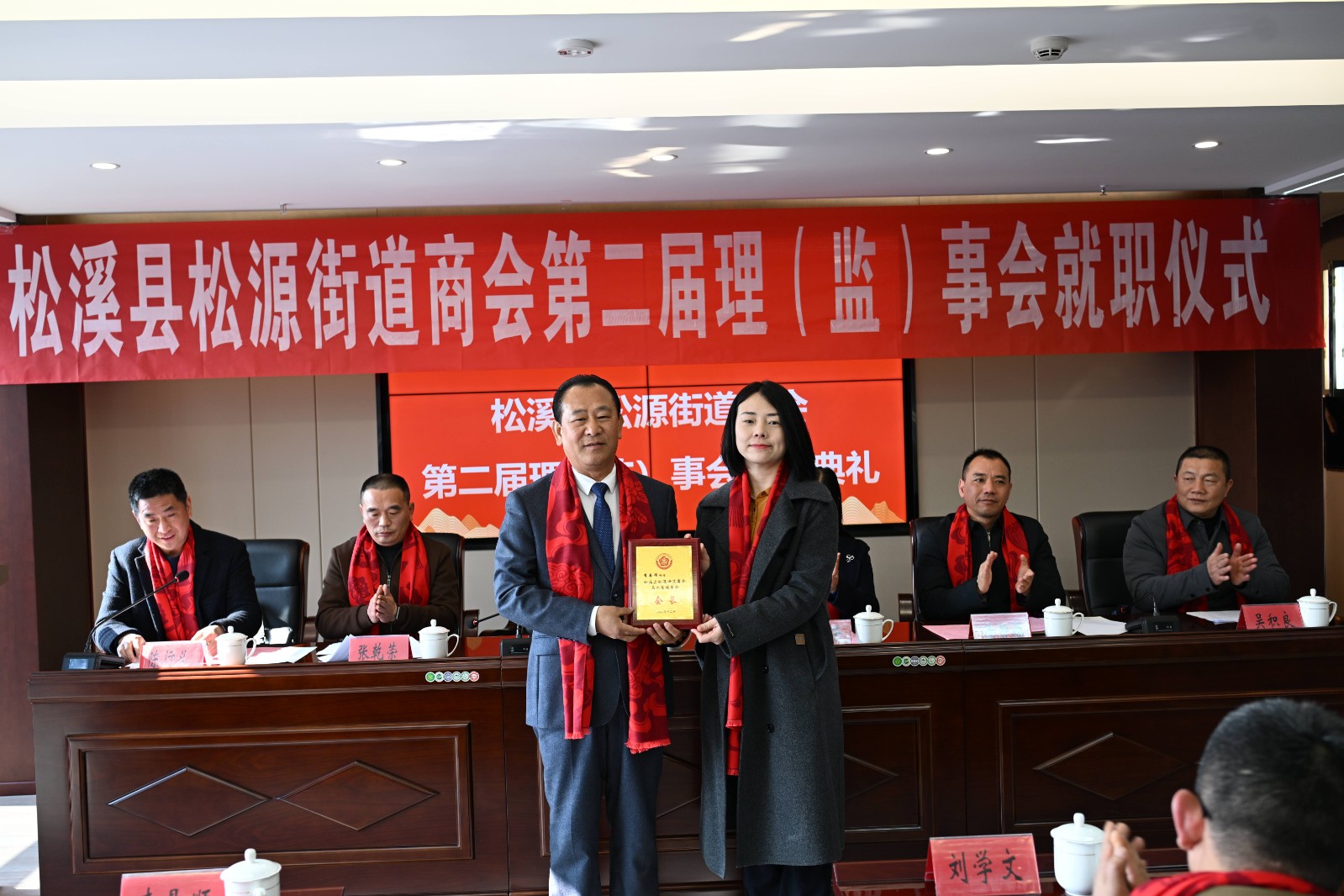 喜報(bào)！易順建工集團(tuán)有限公司李易順董事長(zhǎng)連任松源街道商會(huì)第二屆會(huì)長(zhǎng)